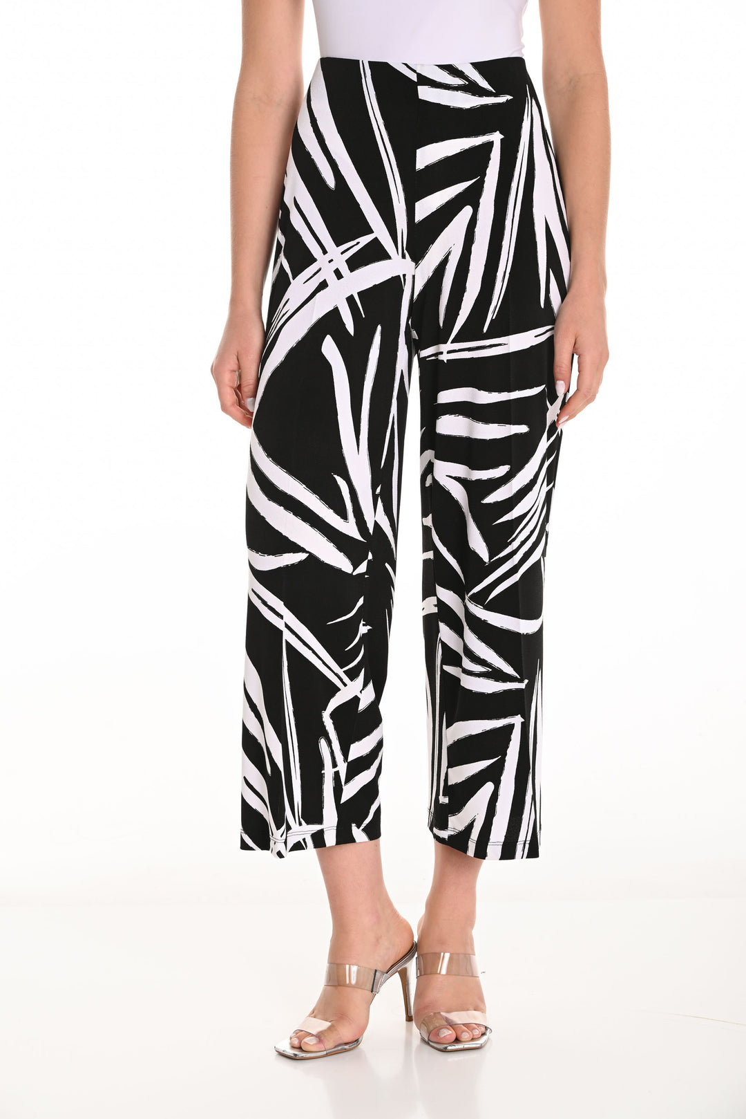 Frank Lyman Black/White Abstract Print Culotte Pants Style 251128