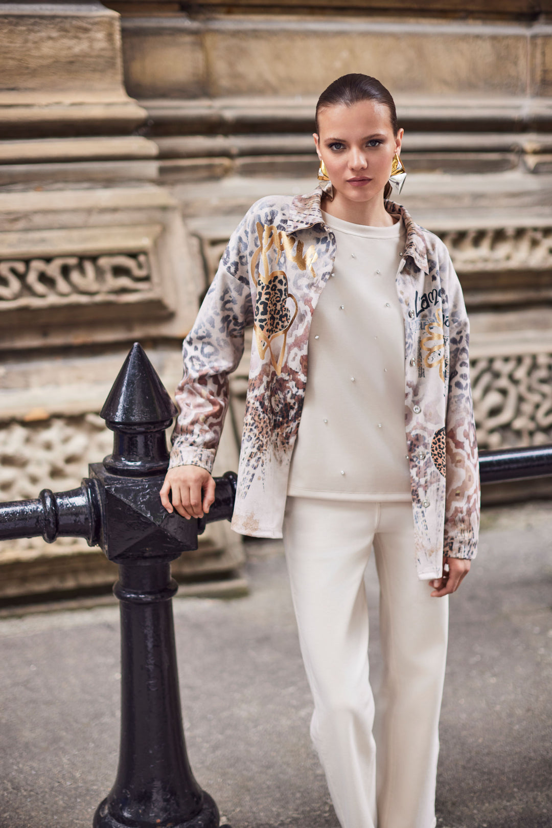 Frank Lyman Shirt With Graphic & Leopard Heart Detail 254934