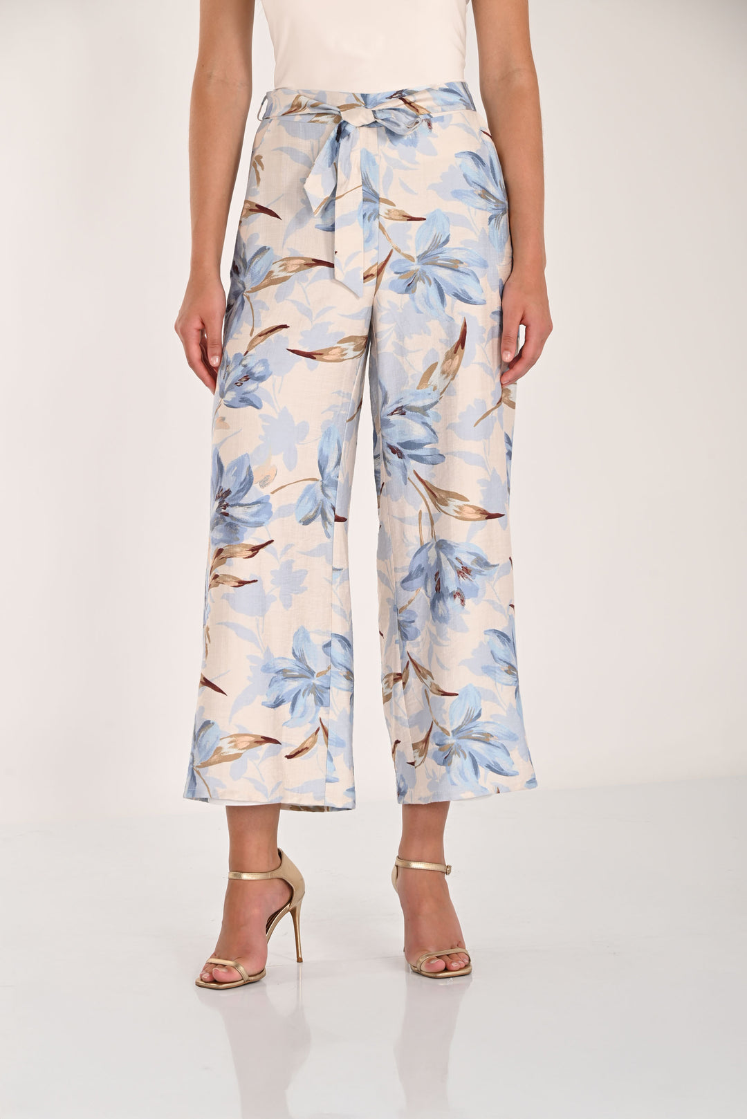 Frank Lyman Floral Cropped Trousers Style 261286