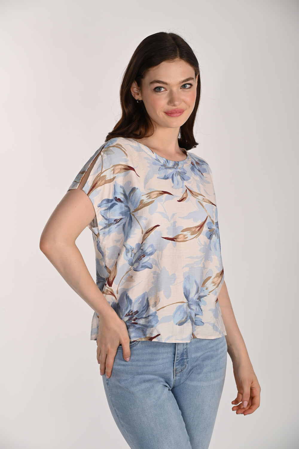 Frank Lyman Floral Crew Neck Top Style 261289