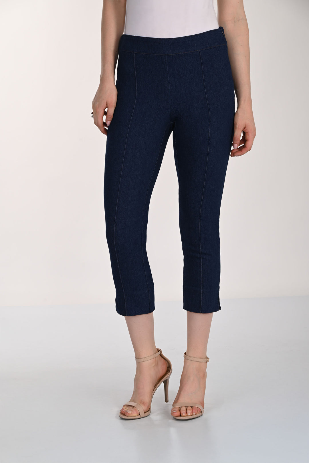 Frank Lyman Slim Cropped Jeans Style 261301