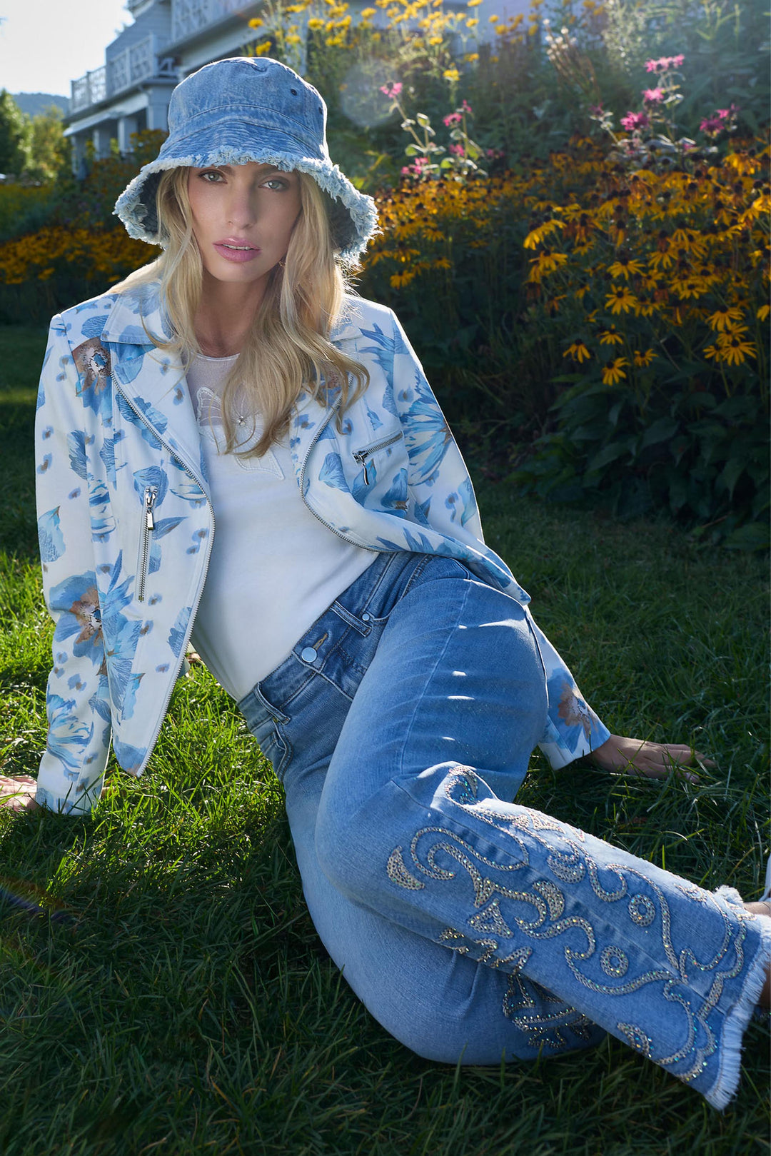 Frank Lyman Floral Mid-rise Cropped Jeans Style 261621